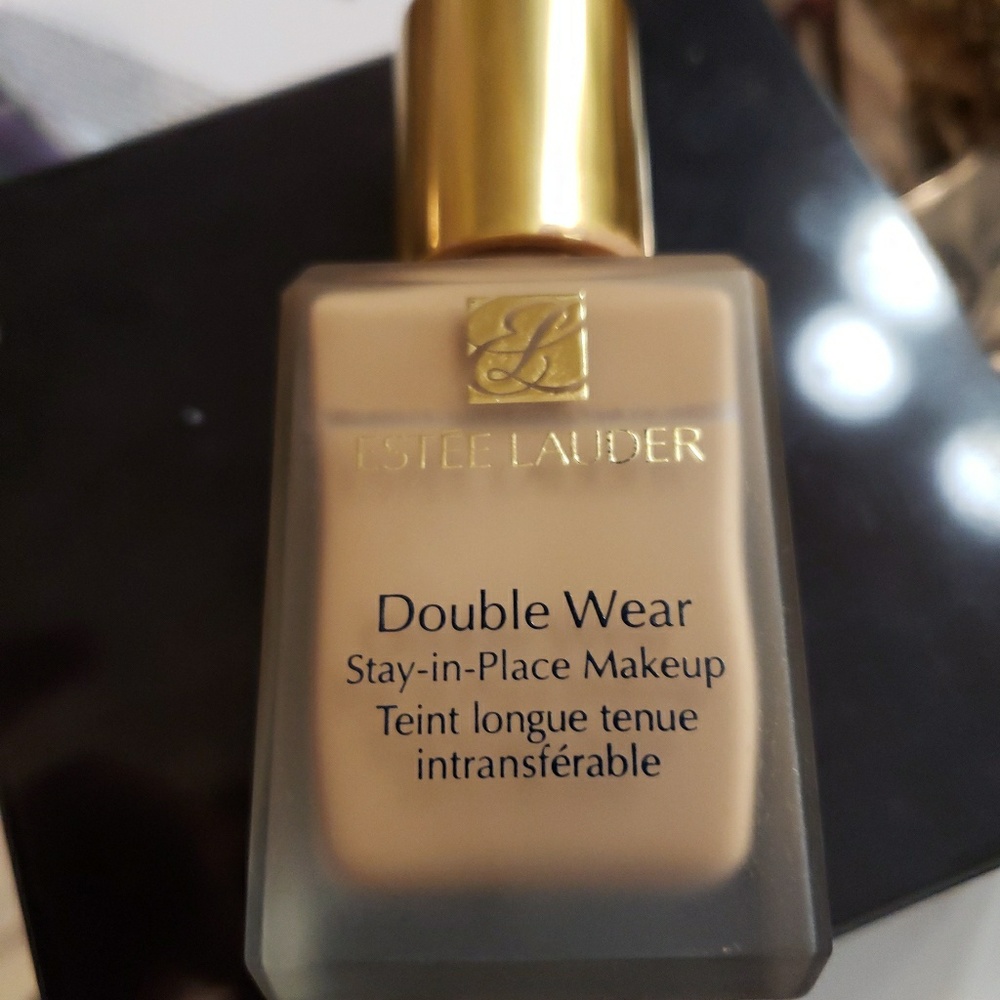 Estee Lauder Double Wear Stay-in-Place Makeup